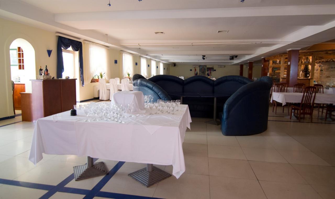 Hotel Ana Gospić المظهر الخارجي الصورة
