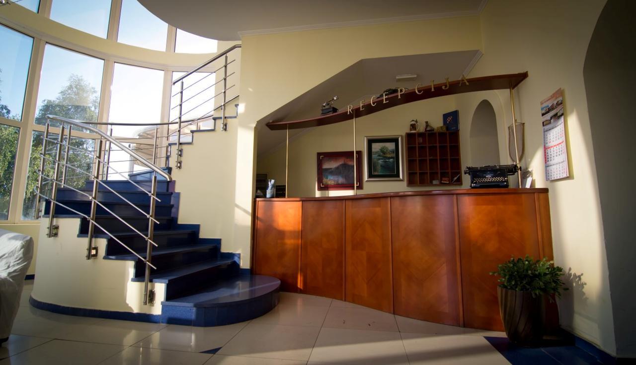 Hotel Ana Gospić المظهر الخارجي الصورة