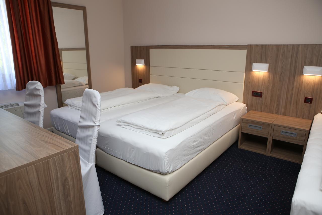 Hotel Ana Gospić المظهر الخارجي الصورة
